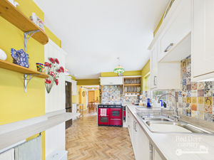 Kitchen- click for photo gallery